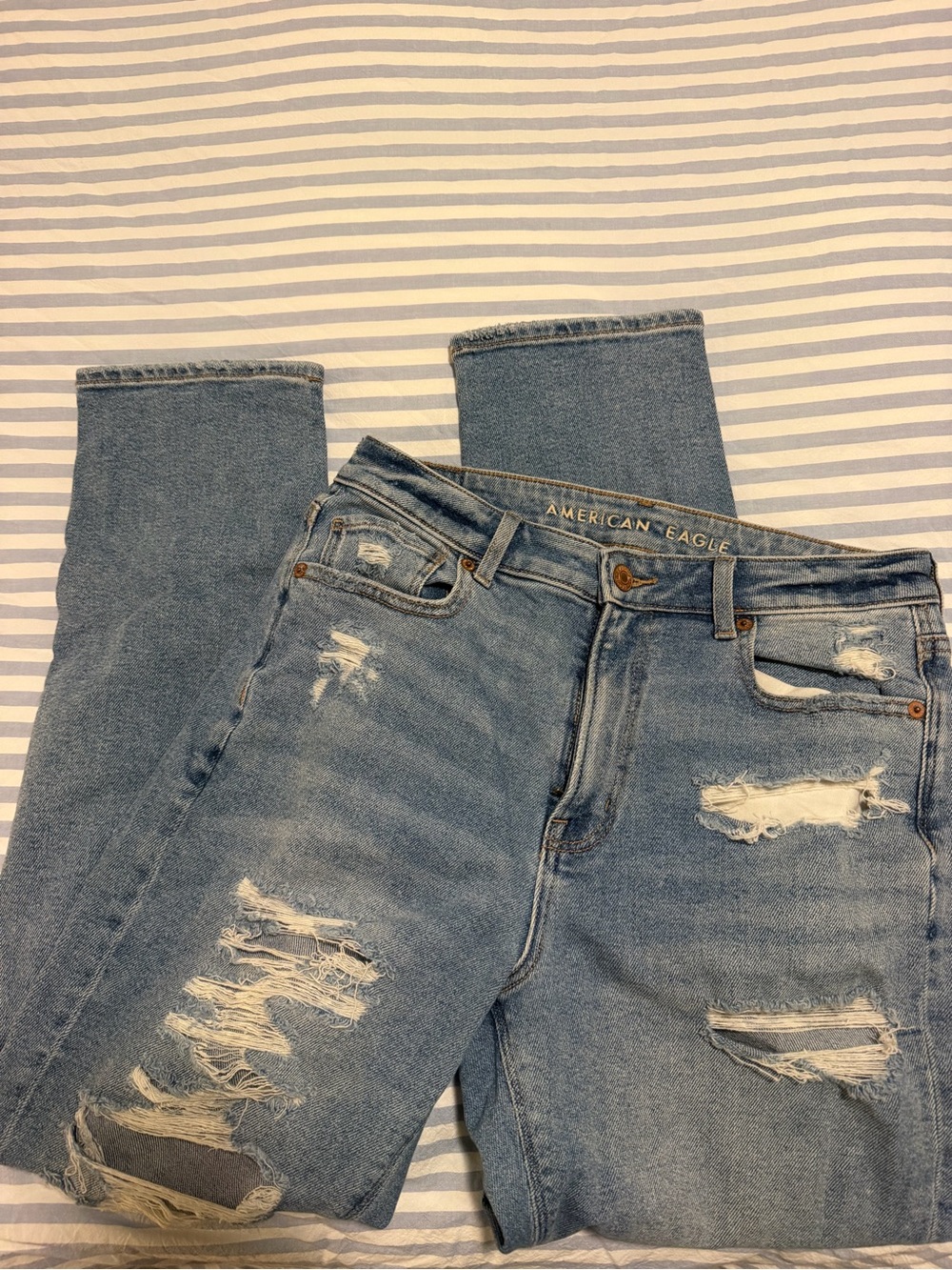 American Eagle Light Blue Distressed Women’s Jeans